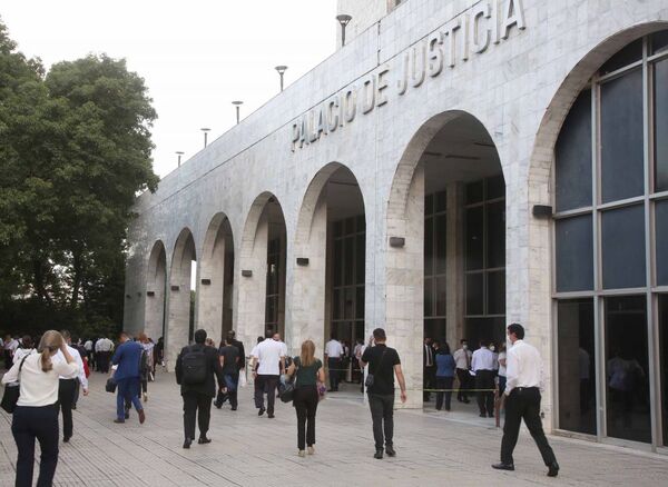 Corte indaga denuncia de supuesto acoso sexual a funcionaria