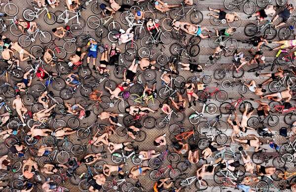 Masiva protesta de ciclistas por sus derechos viales en México - Mundo - ABC Color