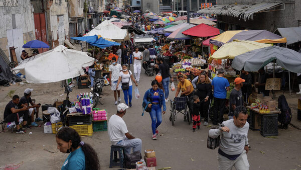 Un venezolano necesita 109 d贸lares al mes para cubrir gastos de alimentos, seg煤n una ONG - Revista PLUS