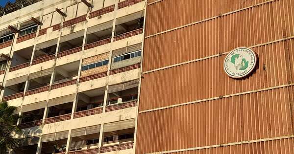 La Nación / Reparan fachada del Hospital de IPS gracias a una donación
