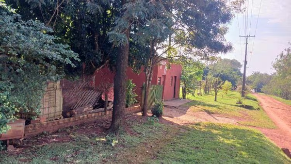 Niña de dos años falleció al caer sobre ella un portón de hierro en Santa Rita - Noticiero Paraguay