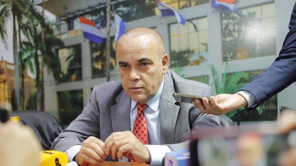 Bachi Núñez anuncia revisión de contratos y adelanta cambios en administración del Congreso