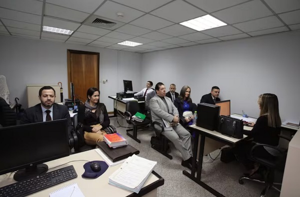 Tribunal decide sobre caso «Celular para Tío Rico» tras audiencia preliminar
