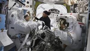 Suspenden caminata espacial de la NASA en la EEI por problemas con traje de un astronauta - Ciencia - ABC Color