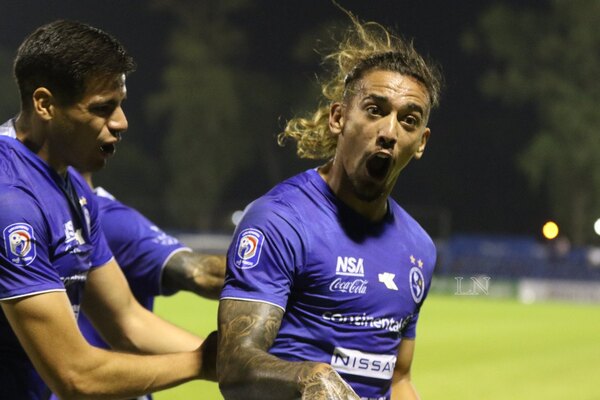 Versus / Cerro vuelve a la carga por Francisco Da Costa