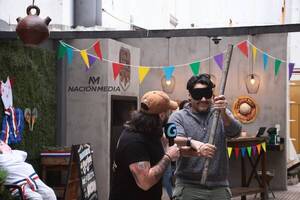 [GALERÍA] Divertido festejo de San Juan animado por el team "Universo Paralelo"