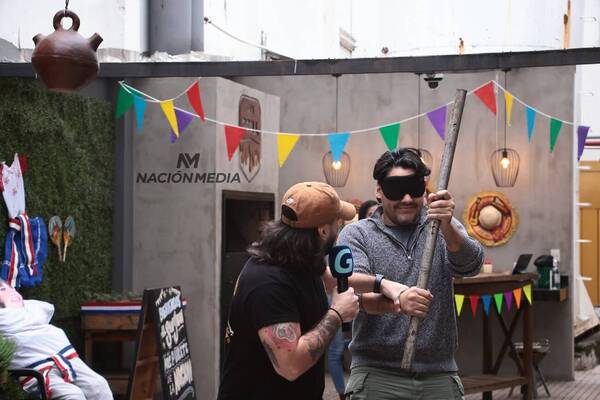[GALERÍA] Divertido festejo de San Juan animado por el team "Universo Paralelo"