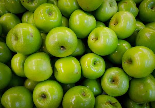 Los beneficios de consumir manzana verde a diario