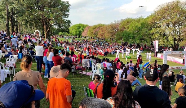 Éxito total el festival gastronómico oriental en el Paseo Natural del Cerezo en Flor en La Paz