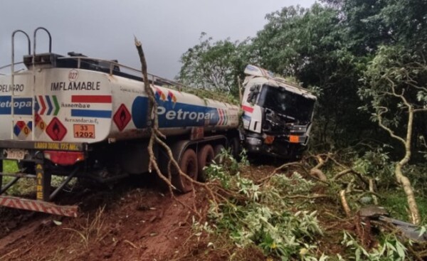 Camionero resulta lesionado en violento accidente en Yguazú