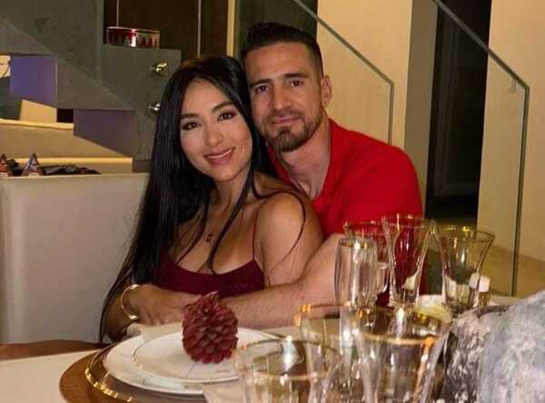 Pelotero y su bella doñita festejan sus bodas de encaje