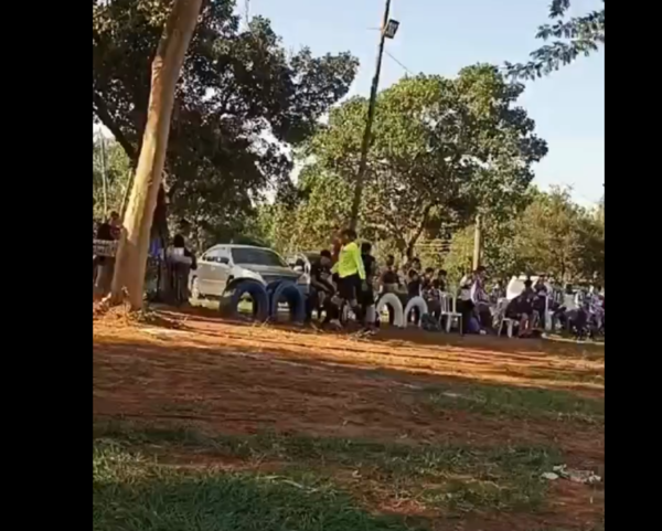 (VIDEO). Partidí entre escuela de futbol se suspende por pichadura del árbitro