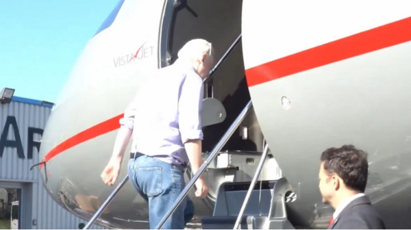 “Julian Assange está en libertad” y salió de Reino Unido, según Wikileaks