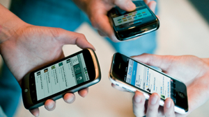 El celular es el principal medio de acceso a internet en el Paraguay