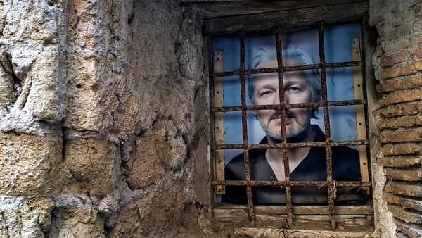 China elogia la labor de WikiLeaks y de Assange por revelar "la verdad"