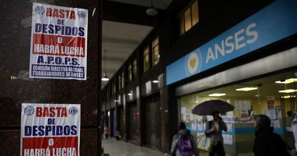 La Nación / Economía argentina: cae el PIB y aumenta el desempleo en el primer trimestre