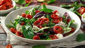 Mix de verdes con emulsión de cítricos: una ensalada para paladares exigentes - Gastronomía - ABC Color