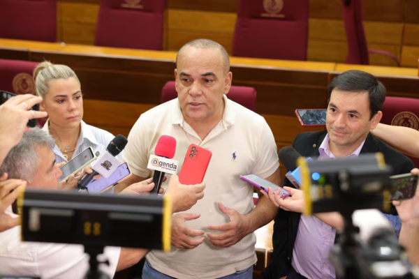 Reciben fondos para propiciar la transparencia, pero se oponen al control de ONG’s