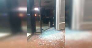 Diario HOY | Hombre con trastornos mentales rompe blindex de un local en CDE