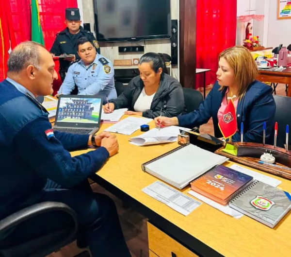 Fiscalía indaga maltrato físico en colegio de policías