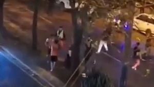 Batalla campal en Encarnación por culpa de que tardó el lomito - Noticias Paraguay