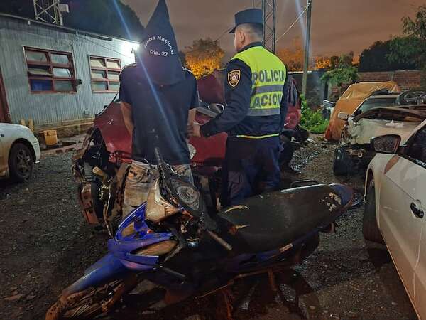 Vecinos reducen a exconvicto tras robar moto a su expareja - ABC en el Este - ABC Color
