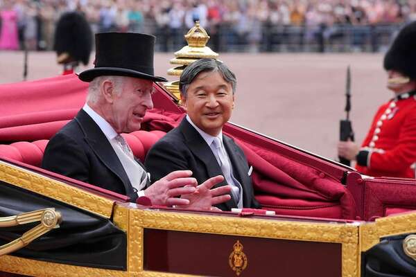 Carlos III y Camila reciben con honores a los emperadores Naruhito y Masako de Japón - Gente - ABC Color