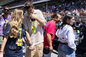 Piqué y Clara Chía, ¡muy enamorados en el GP de España de Fórmula 1! - Gente - ABC Color