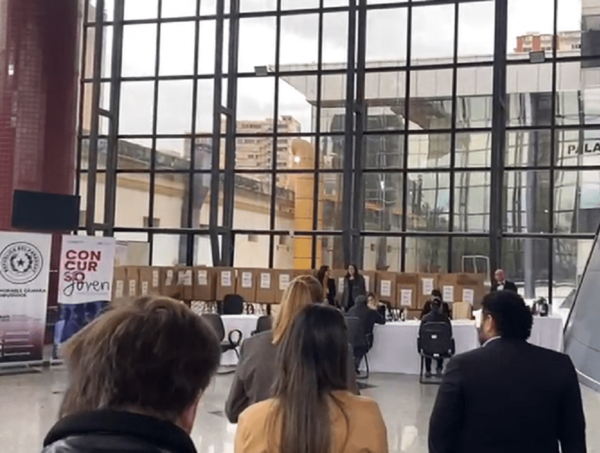 Al menos 230 jóvenes postulan para cargos en la Cámara de Diputados · Radio Monumental 1080 AM