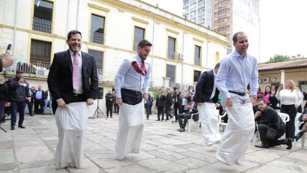 Video: Diputados en modo San Juan jugando carrera vosa y kambuchi jejoka