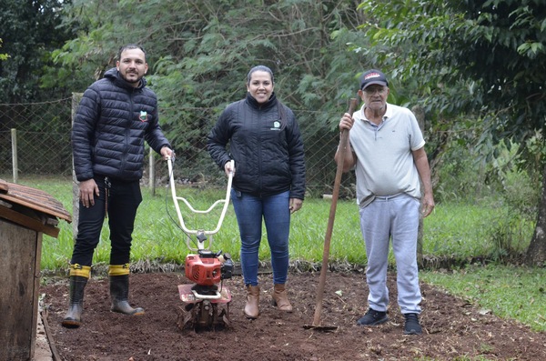 Preparación de suelo para huerta familiar en Arroyo Porã