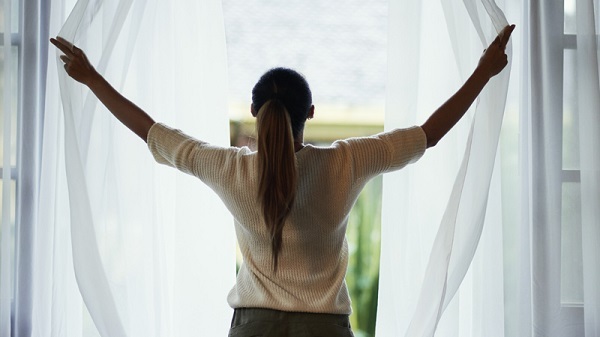 Salud insta a ventilar espacios para prevenir infecciones