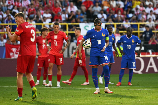 Versus / Francia tuvo el regreso goleador de Mbappé, pero se frenó ante Polonia