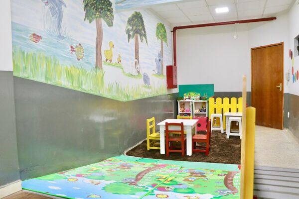 Con juguetes y juegos equipan sala de espera del Centro de Especialidades de PJC