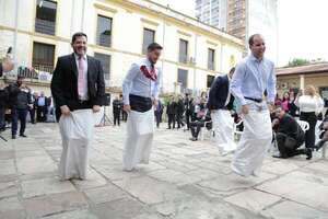 En cargado día laboral, Diputados se divierten en Fiesta de San Juan - Política - ABC Color