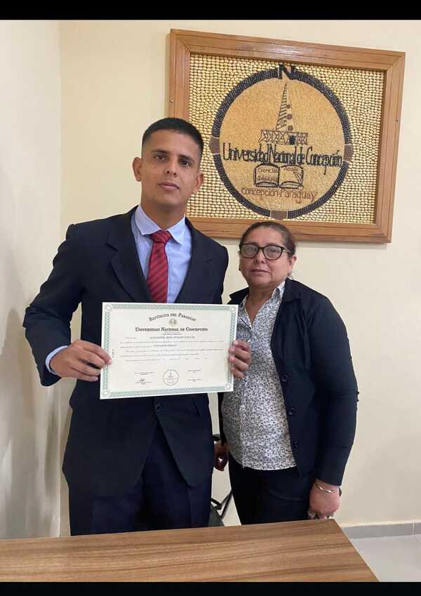 Aspirante a Suboficial del Colegio de Policía se Gradúa como Contador Público