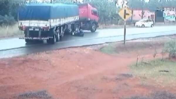 Video: motociclista se salvó de milagro en Santa Rosa del Aguaray - Nacionales - ABC Color