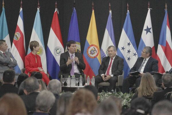 Panel trató la "Importancia del acceso a la justicia y el papel de los facilitadores judiciales"