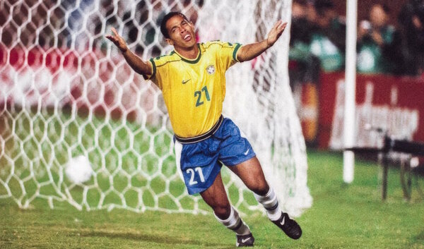 Versus / Ronaldinho recordó su debut absoluto en Brasil en la Copa América 1999