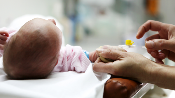 Llamado a la solidaridad: madre pide ayuda para costear tratamiento de su hija prematura - Unicanal