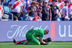 Susto en la Copa América: juez de línea se desmayó por intenso calor durante Perú vs Canadá - Megacadena - Diario Digital