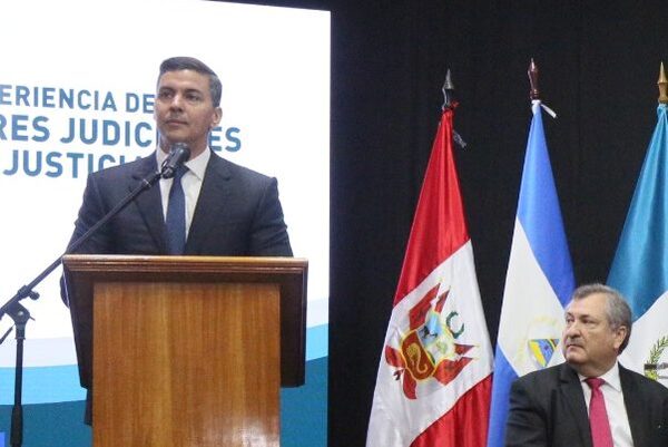 Peña dice que hay que invertir en justicia “con jueces honestos, idóneos y bien remunerados”
