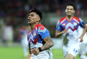Versus / Arzamendia se despide de Cerro Porteño con sugerente post