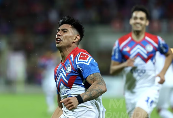 Versus / Arzamendia se despide de Cerro Porteño con sugerente post