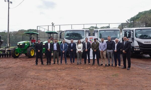 Gobernación de Alto Paraná recibe importante donación de maquinarias