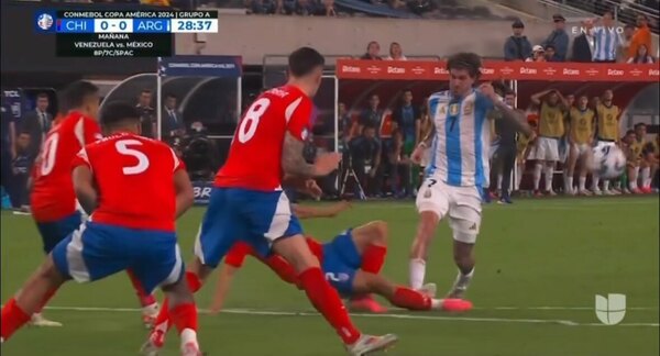 Versus / ¿Le perdonaron la roja? El pisotón por el que todo Chile pidió la expulsión de Rodrigo De Paul