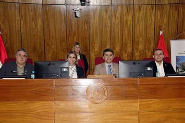 Conformarán comisión especial en Diputados para resolver disputa territorial entre CDE y Presidente Franco | DIARIO PRIMERA PLANA
