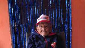 Abuelo cumple 100 años y preparan feroz farra