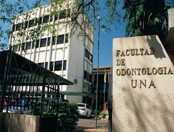 Denuncian caso de nepoyerno en la Facultad de Odontología UNA · Radio Monumental 1080 AM