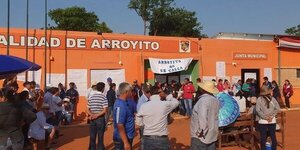 Muni de Arroyito: ordenan despeje de manifestantes para reanudar servicios